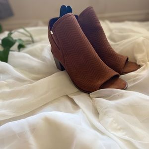 👠Time and Tru Brown open toe heels